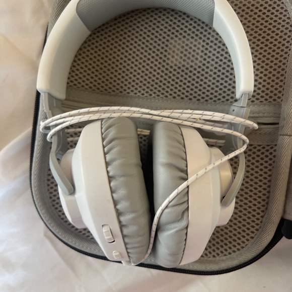 Xanad white headphones with microphone cord - Picture 4 of 6